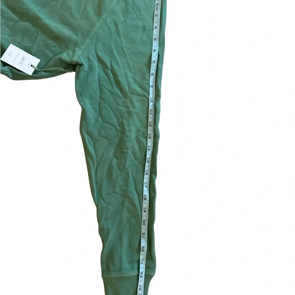 AE77 Women’s Crewneck Sweatshirt Green Fleece Pullover Size M NWT - Picture 6 of 7